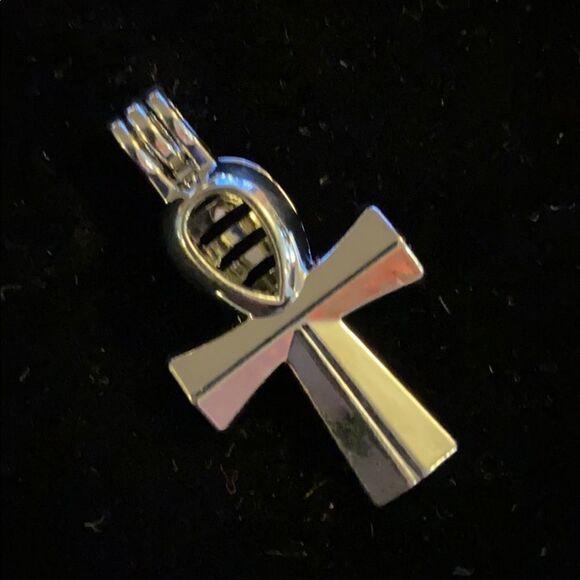 Ankh Cross Charm essential oil diffuser - Picture 3 of 6